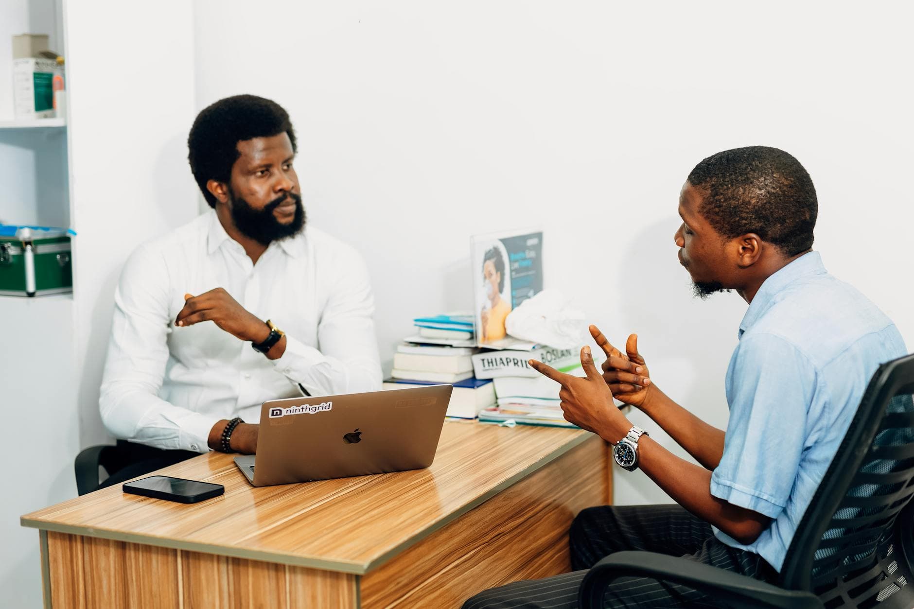A relaxed conversation between real estate professionals over coffee